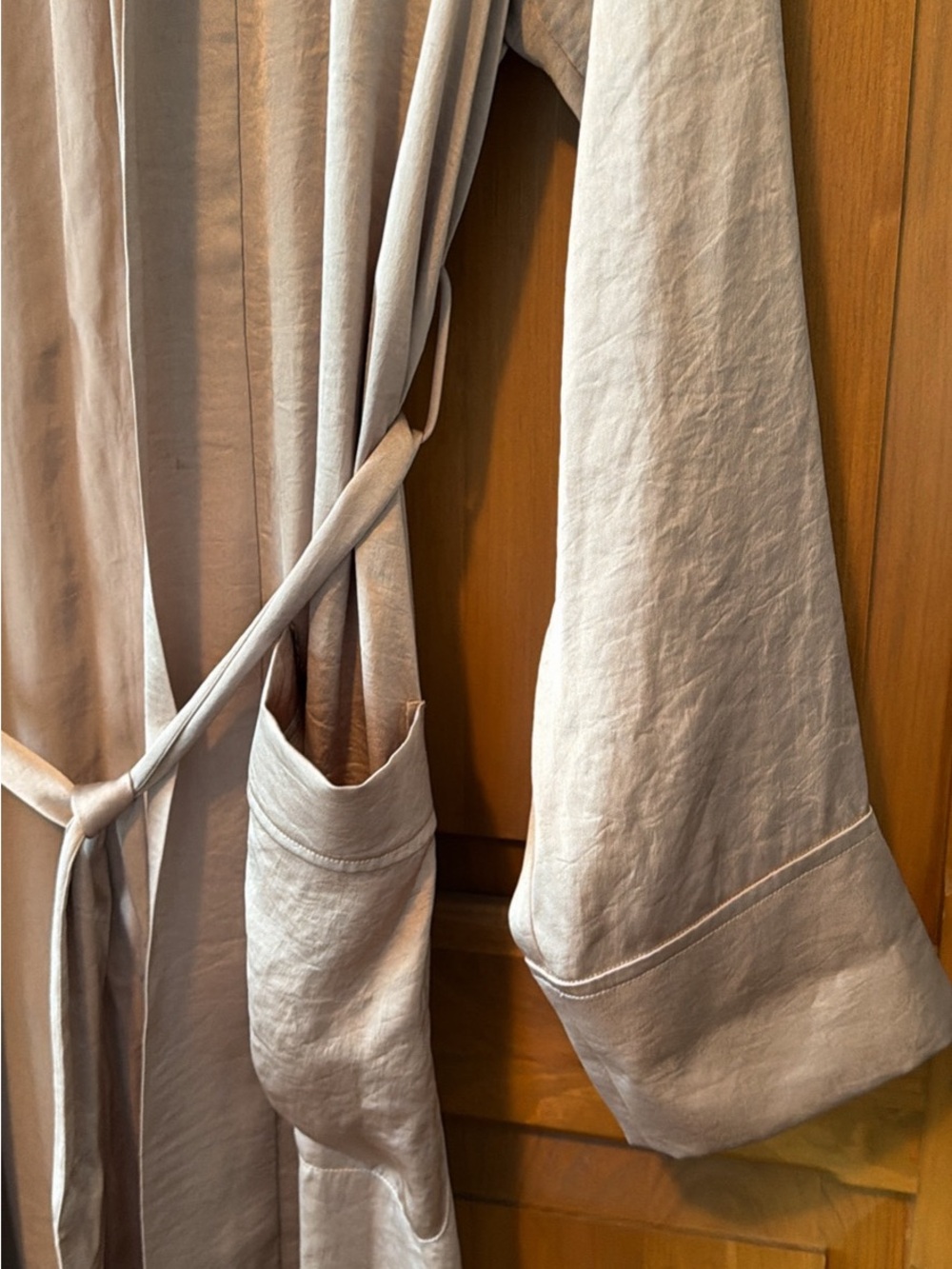 Aritzia Little Moon Women's Light Cream Satin Robe with Belt and Pockets - Picture 3 of 6